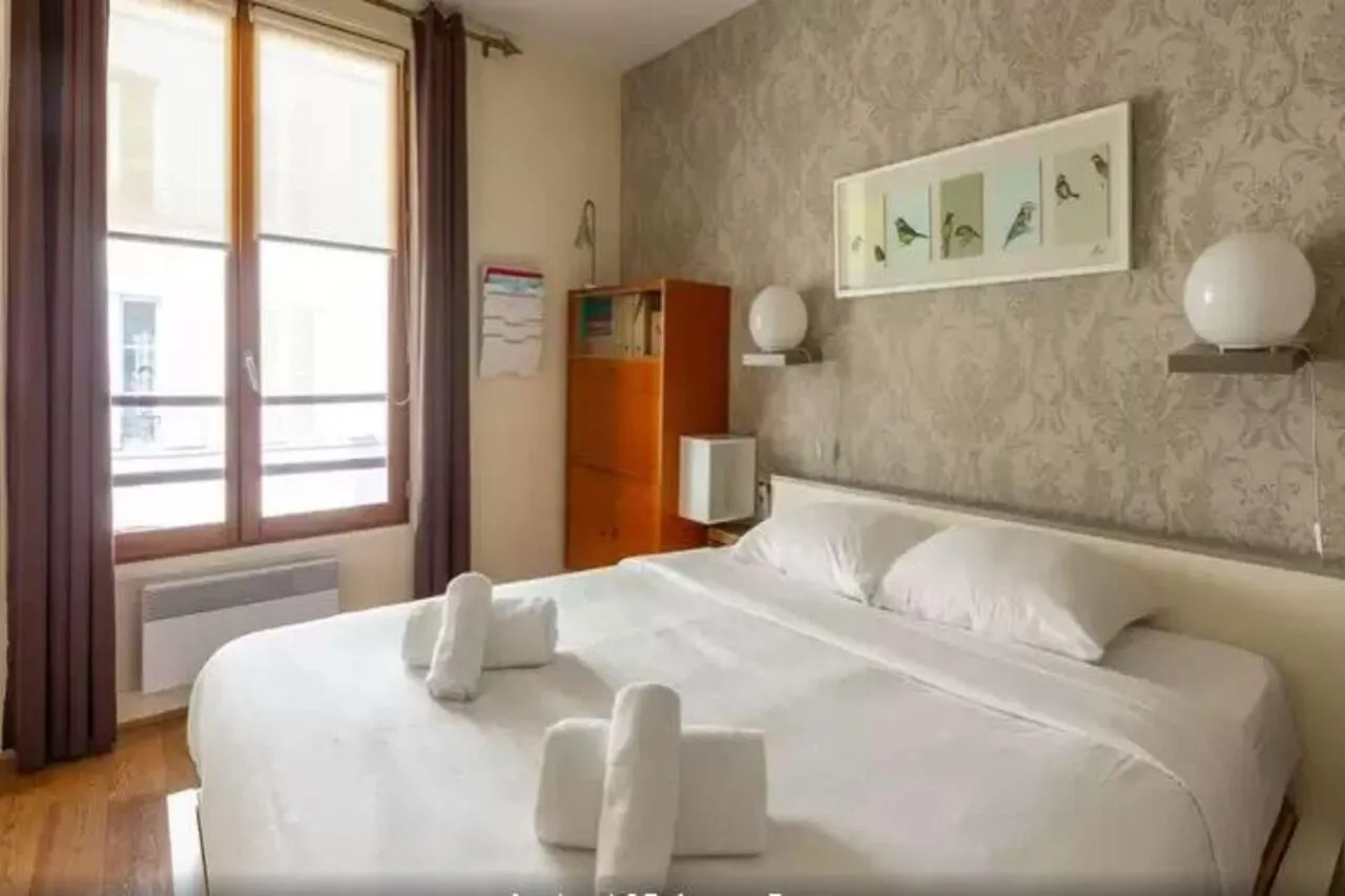 Modern By The Marais Apartment